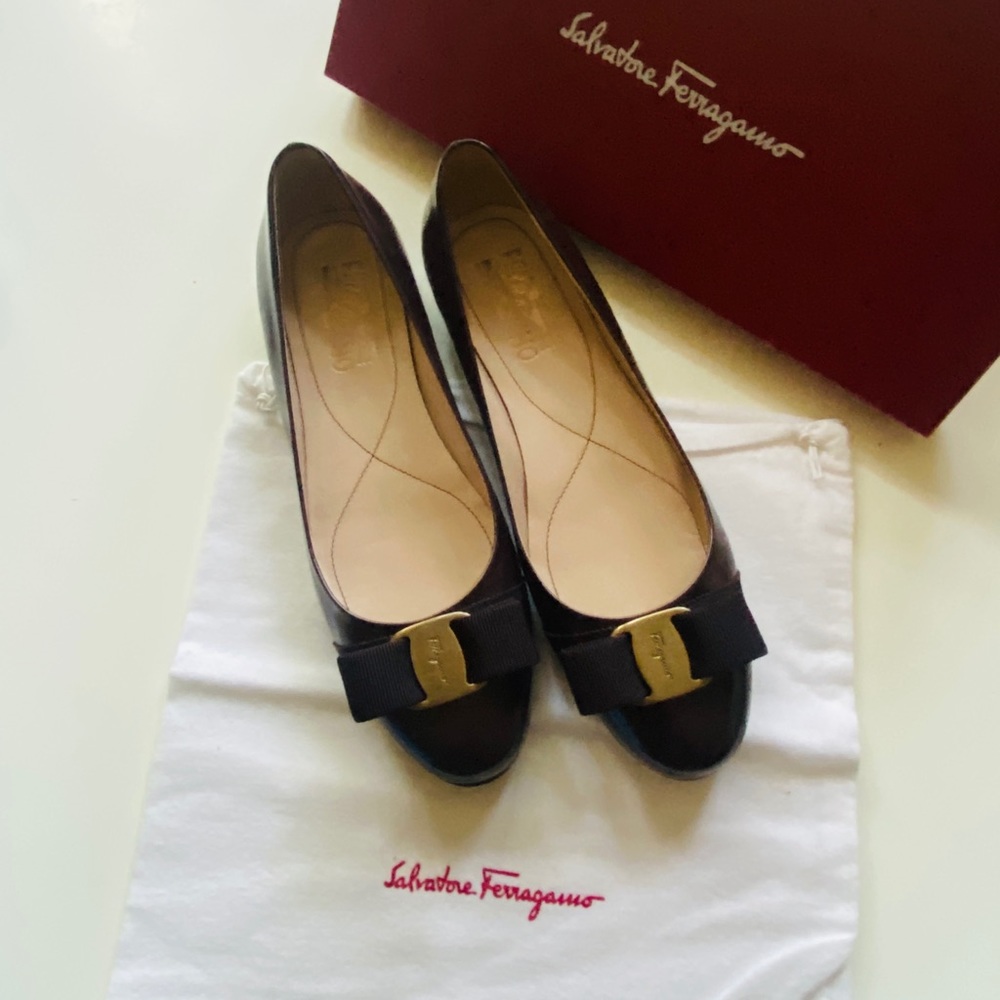 Authentic Salvatore Ferragamo Varina Flat.